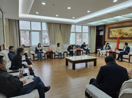 陳印輝帶隊(duì)到鶴峰縣調(diào)研